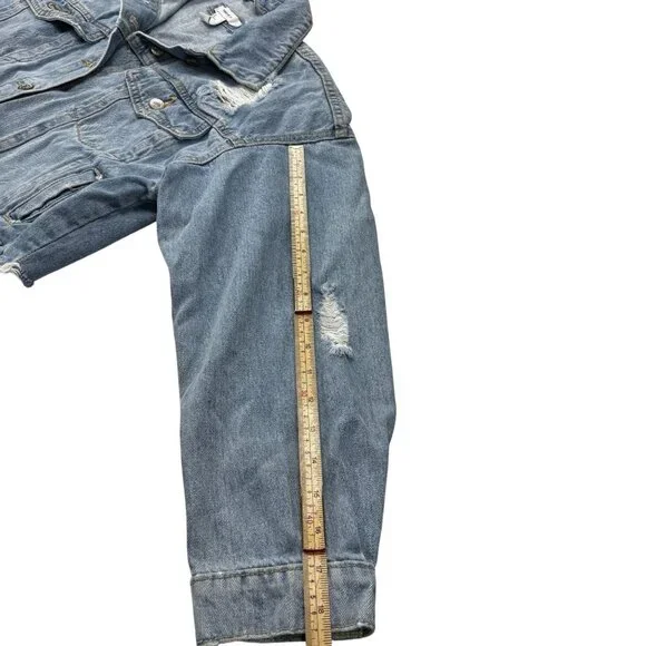 Forever 21 Distressed Cropped Denim Jacket Medium Light Wash Frayed Hem Womens - Picture 9 of 10